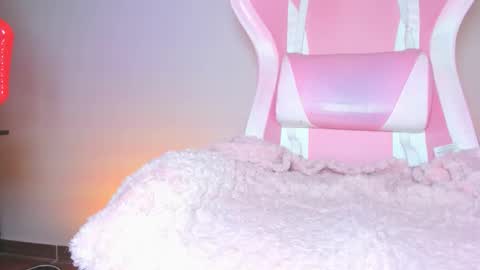 Snapshot of katalinaferreirax chatting on December 17, 11:33 pm katalinaferreirax online show from December 17, 11:33 pm