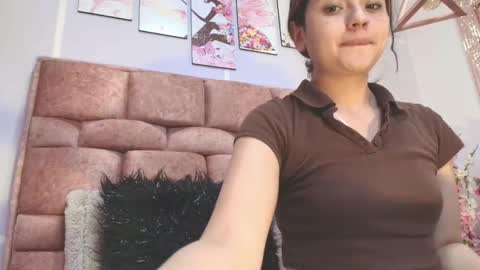Snapshot of kate_froz chatting on September 17, 11:45 am Kate Froz online show from September 17, 11:45 am