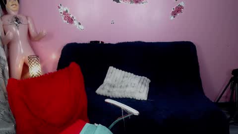 kate_lawrence_ online show from December 13, 8:20 am