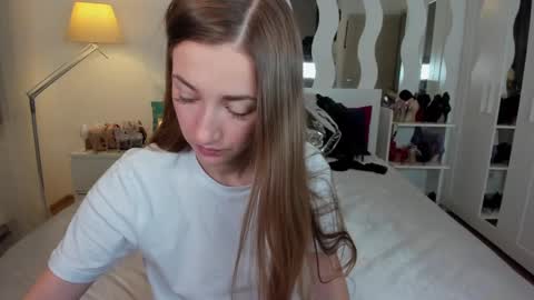 kate_redgar online show from March 3, 1:31 pm