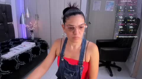 Snapshot of kate_roose chatting on March 9, 11:58 am kate_roose online show from March 9, 11:58 am
