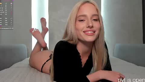 Snapshot of katebremar chatting on June 12, 6:40 pm online show from June 12, 6:40 pm