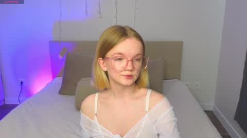 katebunnys online show from April 15, 4:41 am