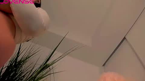 Snapshot of katee_bloss chatting on July 28, 2:13 pm Nice to meet you online show from July 28, 2:13 pm
