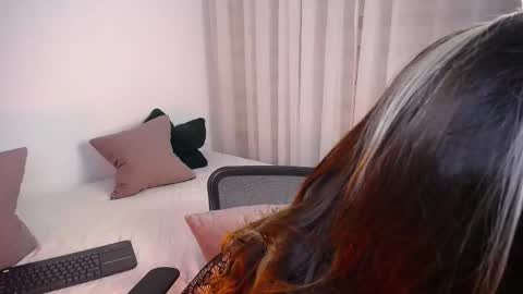 Snapshot of katejolie chatting on September 12, 5:29 am Help me with rate thanks online show from September 12, 5:29 am