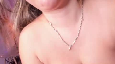 Snapshot of katemoorex chatting on July 9, 1:37 pm KateMoorex online show from July 9, 1:37 pm