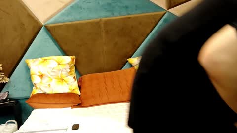 KateQueenston --  online show from December 11, 6:25 am