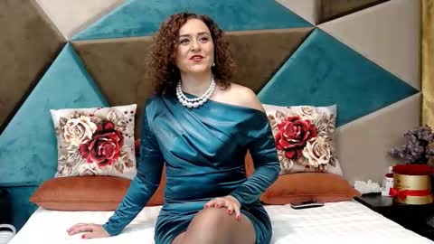 KateQueenston --  online show from October 20, 10:32 pm