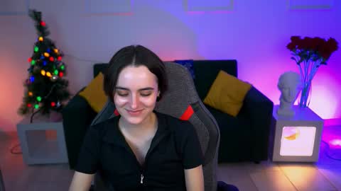 katewillows online show from December 14, 4:34 pm