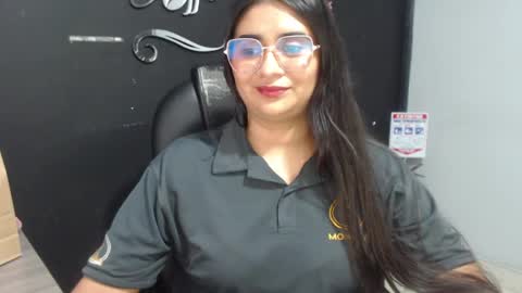 Call me Lau  online show from May 6, 11:43 pm
