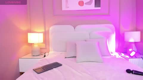   online show from March 25, 6:47 pm