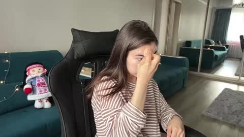 Snapshot of katheleenschraub chatting on June 3, 8:06 am Elle online show from June 3, 8:06 am