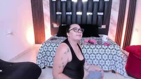 Snapshot of katherina_diaz chatting on May 13, 2:42 am Katherina online show from May 13, 2:42 am