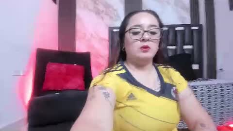 Snapshot of katherina_diaz chatting on June 18, 1:39 am Katherina online show from June 18, 1:39 am