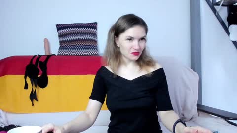 Katherine online show from December 5, 3:28 pm