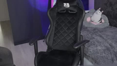 Snapshot of kathleen_frost chatting on December 9, 7:17 am kathleen_frost online show from December 9, 7:17 am