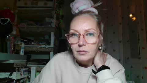 Snapshot of kathleenedwards chatting on May 20, 9:54 pm Kathleen online show from May 20, 9:54 pm