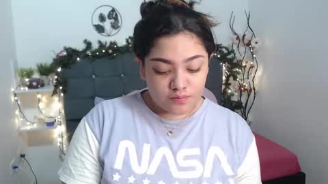 kathygonzalez_ online show from December 6, 11:44 am