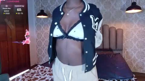 Snapshot of katia_green chatting on February 26, 7:24 pm Katia online show from February 26, 7:24 pm