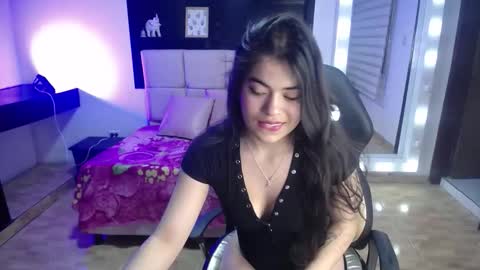 Snapshot of katia_pretty_ chatting on February 6, 3:44 am katia_pretty_ online show from February 6, 3:44 am