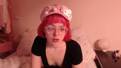 Snapshot of katie_deville chatting on July 15, 8:36 pm Katie Deville online show from July 15, 8:36 pm