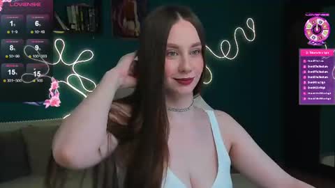 Snapshot of katie_taylorr chatting on August 3, 11:19 pm Katie online show from August 3, 11:19 pm