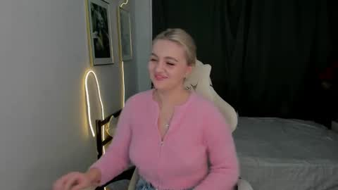 Snapshot of katiebabys chatting on March 21, 3:04 pm Katie online show from March 21, 3:04 pm