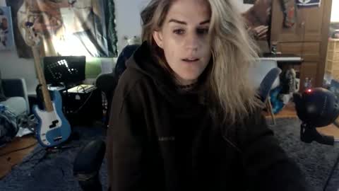 Snapshot of katiecutie_5 chatting on June 4, 4:51 am Katie online show from June 4, 4:51 am
