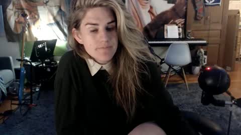 Snapshot of katiecutie_5 chatting on June 10, 5:28 am Katie online show from June 10, 5:28 am