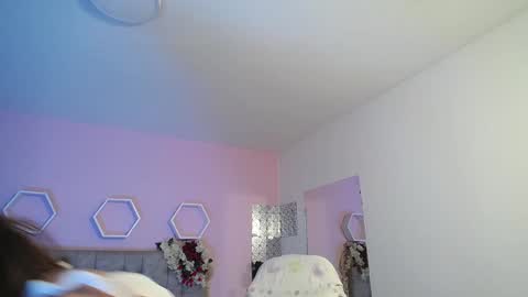 Snapshot of katiee_jones_ chatting on December 20, 1:22 pm Katherine online show from December 20, 1:22 pm