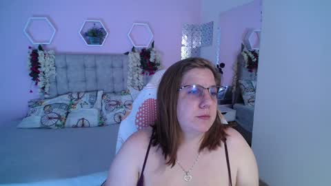 Snapshot of katiee_jones_ chatting on January 12, 3:36 pm Katherine online show from January 12, 3:36 pm