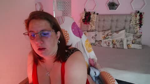 Snapshot of katiee_jones_ chatting on January 16, 12:42 pm Katherine online show from January 16, 12:42 pm