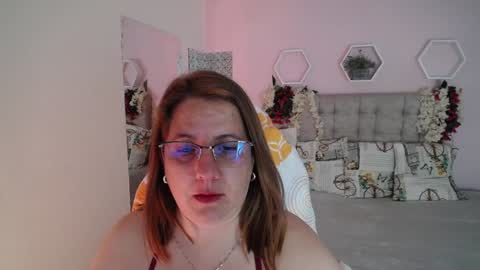 Snapshot of katiee_jones_ chatting on January 19, 4:04 pm Katherine online show from January 19, 4:04 pm