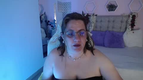 Snapshot of katiee_jones_ chatting on February 1, 12:16 pm Katherine online show from February 1, 12:16 pm