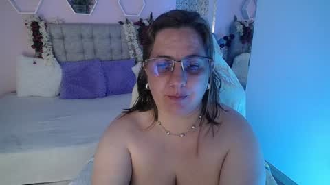Snapshot of katiee_jones_ chatting on February 1, 4:00 pm Katherine online show from February 1, 4:00 pm