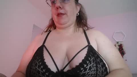 Snapshot of katiee_jones_ chatting on February 18, 4:59 pm Katherine online show from February 18, 4:59 pm