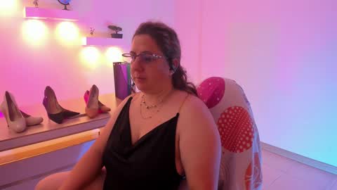 Snapshot of katiee_jones_ chatting on September 29, 12:54 pm Katherine online show from September 29, 12:54 pm