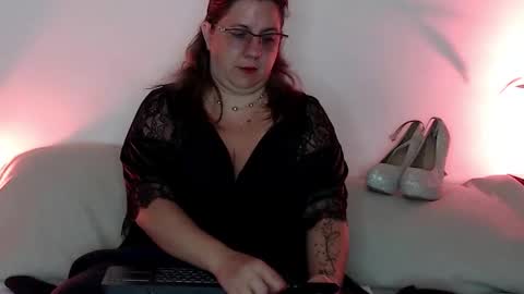Snapshot of katiee_jones_ chatting on October 14, 10:16 am Katherine online show from October 14, 10:16 am