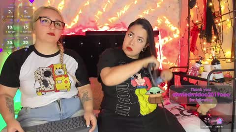 Snapshot of katieeandsharon chatting on January 16, 8:36 pm SHARON KATIEE online show from January 16, 8:36 pm