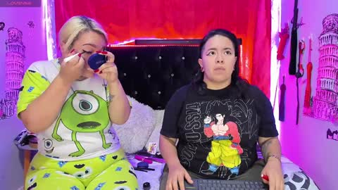 Snapshot of katieeandsharon chatting on February 7, 4:27 am SHARON KATIEE online show from February 7, 4:27 am