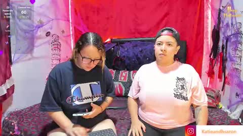 Snapshot of katieeandsharon chatting on October 20, 1:11 pm SHARON KATIEE online show from October 20, 1:11 pm