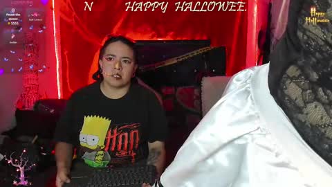 Snapshot of katieeandsharon chatting on October 31, 3:13 pm SHARON KATIEE online show from October 31, 3:13 pm