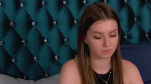 katiereeves online show from October 23, 7:01 pm