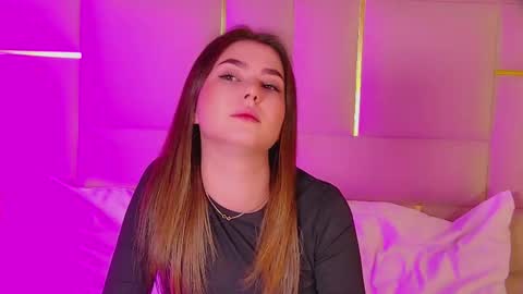 katiereeves online show from November 17, 5:08 pm