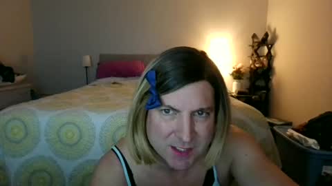 katieutopia online show from November 11, 4:01 am