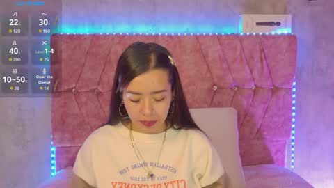 Snapshot of katiie_m chatting on June 23, 8:01 am Katie online show from June 23, 8:01 am