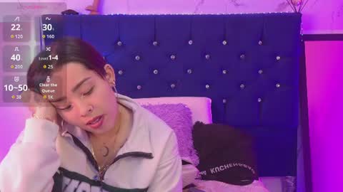 Snapshot of katiie_m chatting on July 8, 6:56 pm Katie online show from July 8, 6:56 pm