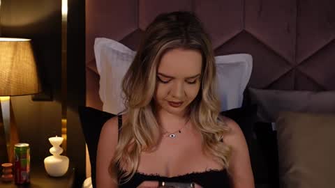 KatJolie online show from December 12, 9:37 pm