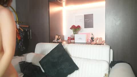 K A T L Y N  online show from April 2, 5:21 pm