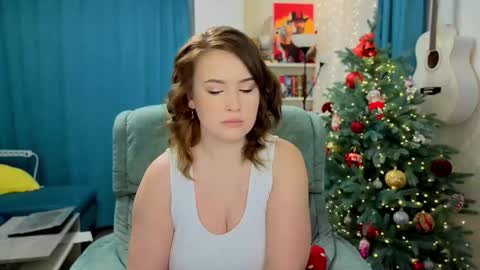 katniss_k online show from December 17, 4:51 am